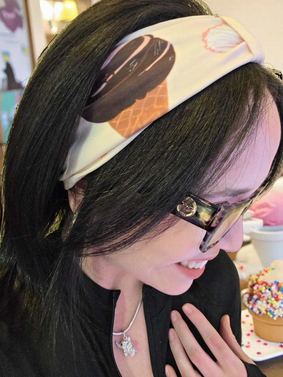 A Cute & Beautiful Elastic Hair Headband